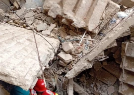 at least seven dead eight injured as residential building collapses in lyari