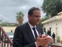 karachi mayor barrister murtaza wahab speaking to media outside the supreme court karachi registry photo file