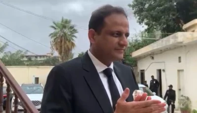 karachi mayor barrister murtaza wahab speaking to media outside the supreme court karachi registry
