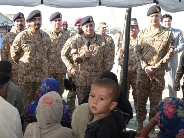 coas underlines importance of good governance during visit to flood hit areas