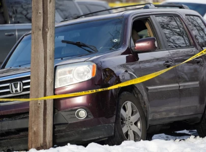 minneapolis mayor disputes self defence claim after fatal shooting by us agent