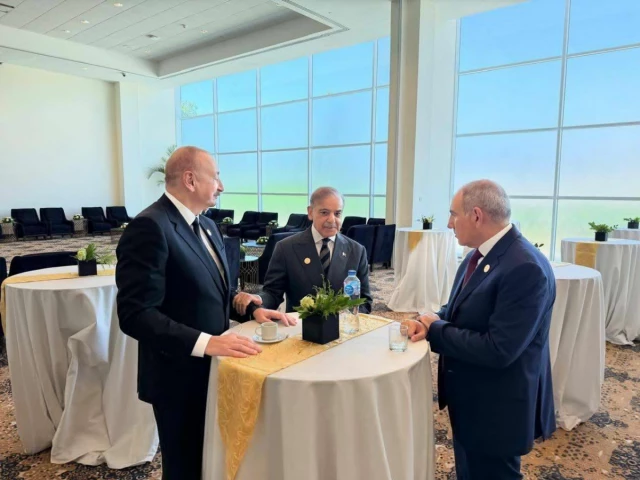 shehbaz sharif shaking hands with armenian prime minister nikol pashinyan during the sharm el sheikh peace summit in egypt alongside azerbaijan s president ilham aliyev source x shehbaz sharif shaking hands with armenian prime minister nikol pashinyan during the sharm el sheikh peace summit in egypt alongside azerbaijan s president ilham aliyev source x
