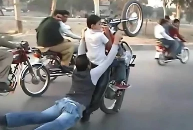 lahore traffic police crack down on one wheelers