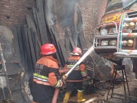 fire at gulshan ravi workshop brought under control in lahore april 27 2026