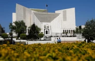 police officers walk past the supreme court of pakistan building in islamabad pakistan april 6 2022 reuters police officers walk past the supreme court of pakistan building in islamabad pakistan april 6 2022 reuters