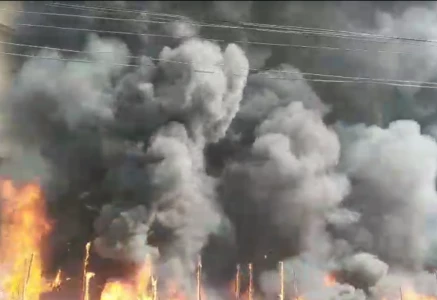 fire breaks at lighthouse karachi