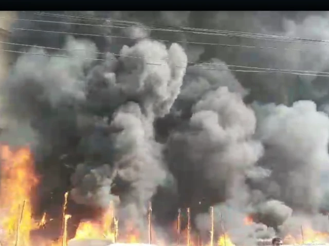 fire breaks at lighthouse karachi