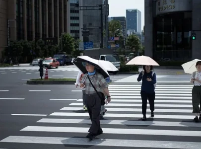japan births fall for 10th straight year