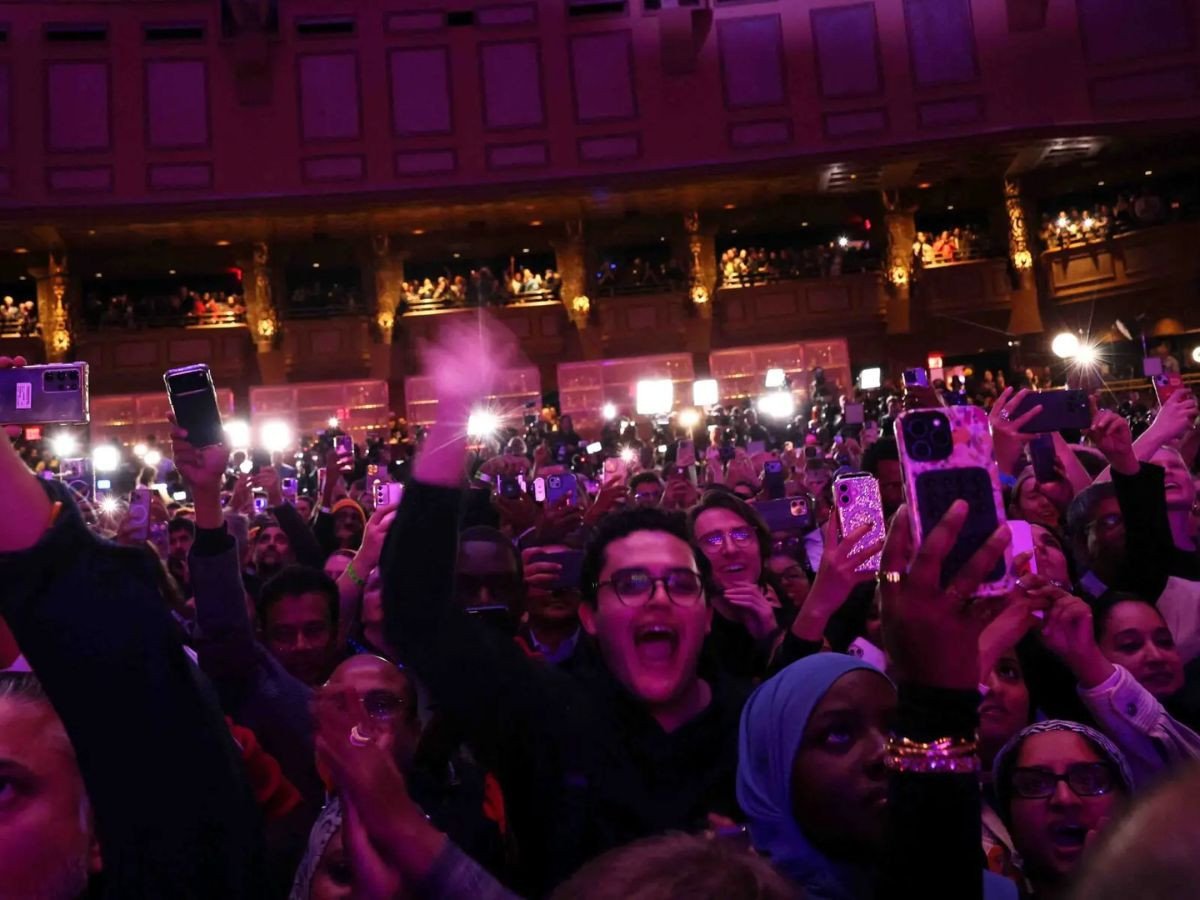 نیو یارک سٹی کے ڈیموکریٹک میئر کے امیدوار زہران ممدانی نیو یارک شہر کے بروکلین بورو میں 4 نومبر ، 2025 کو بروکلین پیراماؤنٹ میں اپنی انتخابی نائٹ واچ پارٹی کے دوران تقریر کرتے ہوئے حامیوں کی خوشی خوشی خوشی خوشی خوشی خوشی خوشی خوشی خوشی خوشی خوشی خوشی خوشی خوشی خوشی خوشی خوشی خوشی خوشی خوشی خوشی خوشی خوشی خوشی خوشی خوشی خوشی خوشی خوشی اپران - AFP