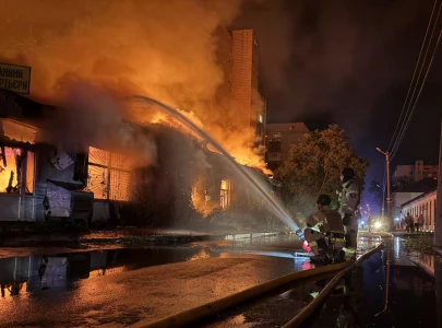 russian ballistic missiles kill 12 in ukraine s kyiv spark fires