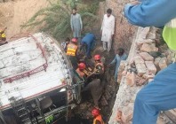 passenger bus overturned and plunged into a drainage channel near fatehke in pindi bhattian photo express