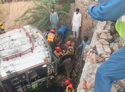 five dead several injured as bus plunges into drain in hafizabad rescue 1122