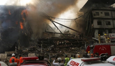 fire at karachi s gul plaza source reuters