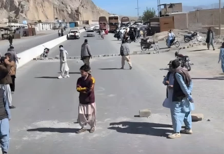 hazara community staged a protest blocking the western bypass to traffic photo express