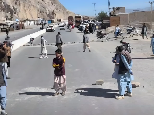 hazara community staged a protest blocking the western bypass to traffic photo express hazara community staged a protest blocking the western bypass to traffic photo express