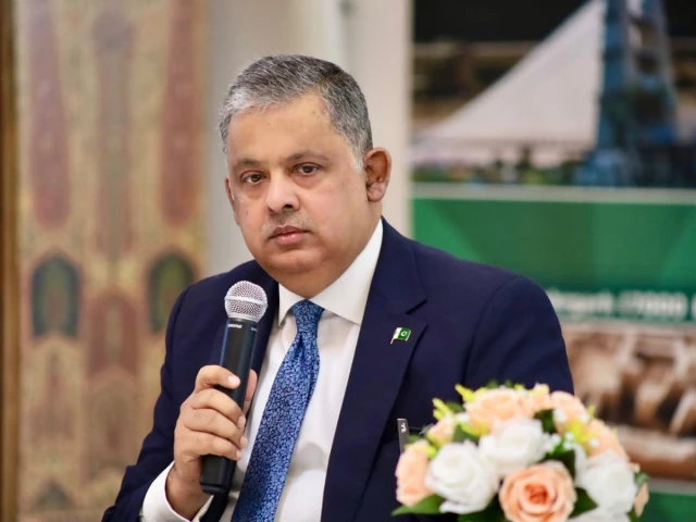 Pakistan envoy to US briefs University of Hartford students on diplomacy, peacebuilding