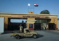 egyptian soldiers stand guard near the rafah crossing at the egypt gaza border photo reuters