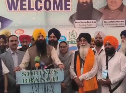 sikh pilgrims from india arrive in pakistan for guru arjan dev ji s 420th martyrdom anniversary