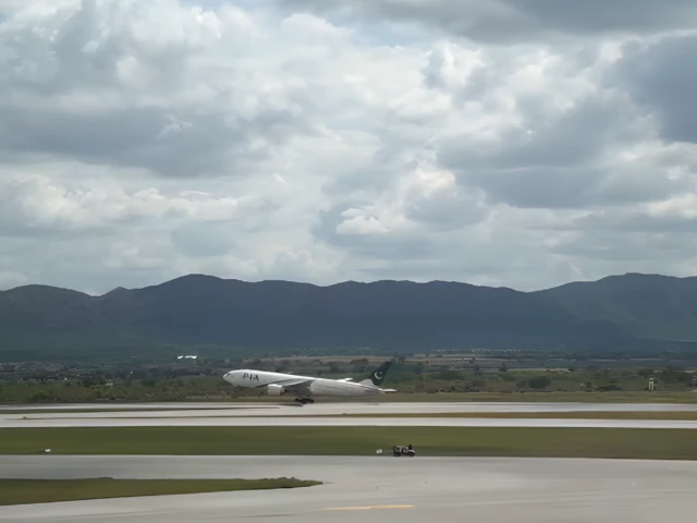 PIA restarts Islamabad-London service with inaugural flight PIA restarts Islamabad-London service with inaugural flight