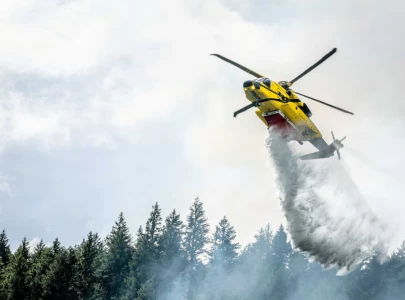 canadian wildfire smoke chokes toronto threatens us cities