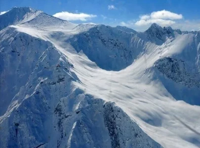 renowned climber among 10 missing after avalanche in pakistan