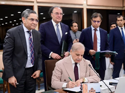 pakistan has overcome major economic challenges says pm shehbaz ahead of budget 2026 27