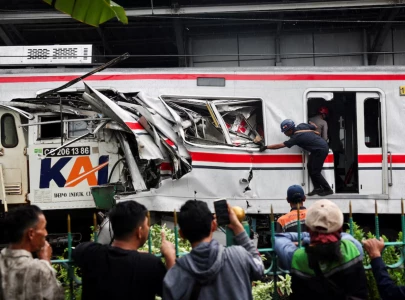 indonesia train crash toll rises to 14 as rescuers complete evacuation