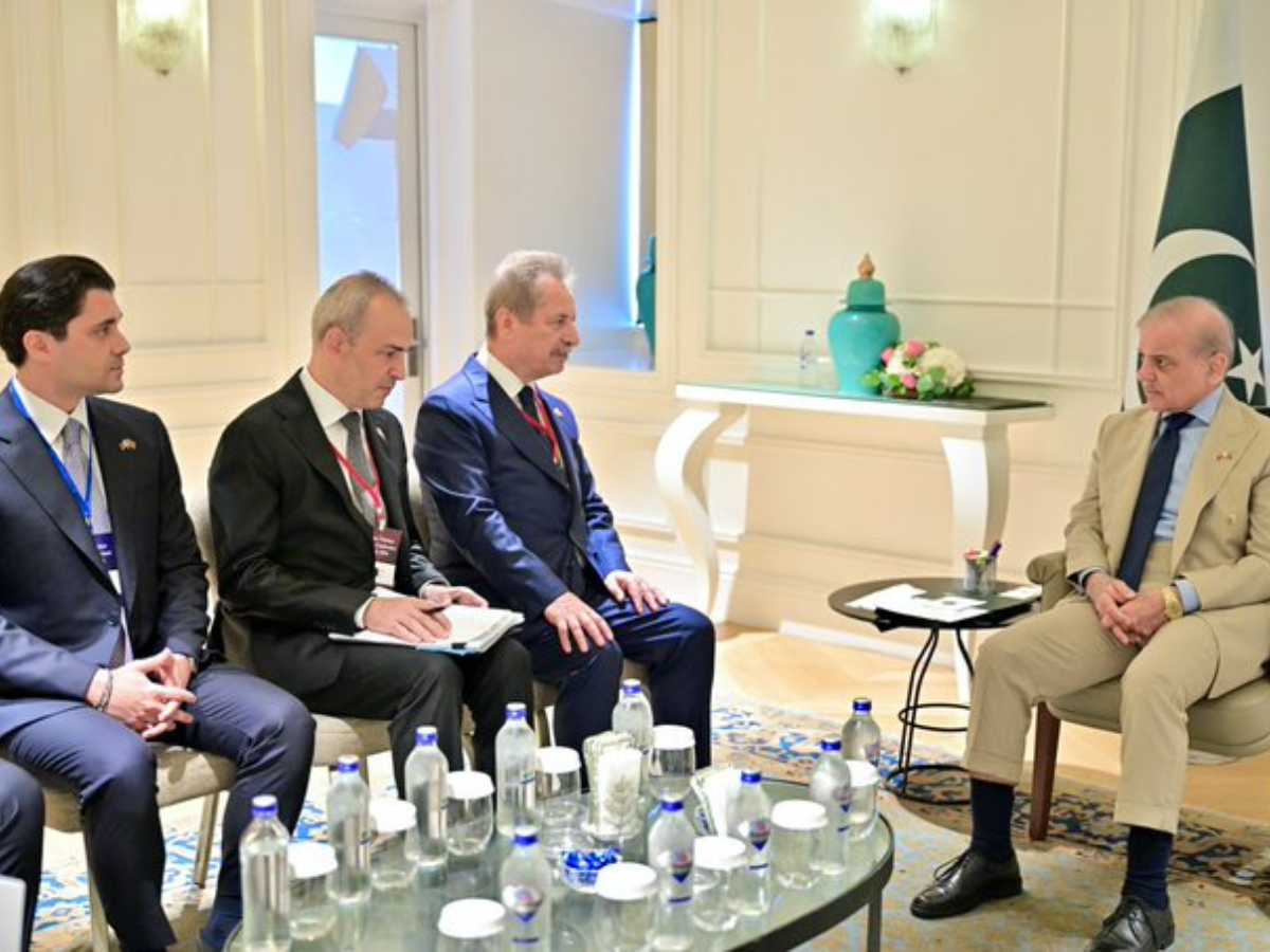 PM invites Turkish firms to expand investment in Pakistan during Istanbul meetings