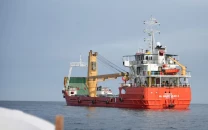 us begins iran port blockade oil prices ease on hopes for dialogue