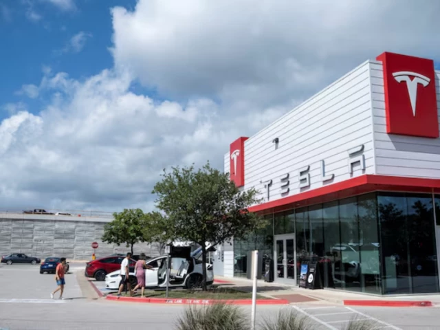 people visit a tesla service center and gallery in austin texas us photo reuters people visit a tesla service center and gallery in austin texas us photo reuters