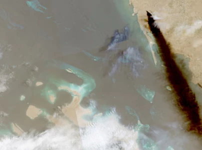 yemen s houthis attack saudi refinery after kingdom signs defence pact