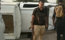 dsp sho among six police personnel injured in di khan attack