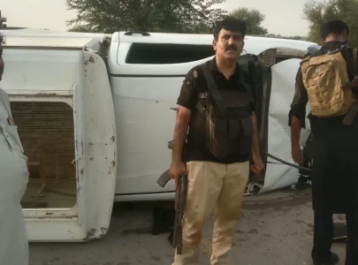 dsp sho among six police personnel injured in di khan attack
