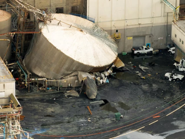 a drone view of a chemical tank after its rupture at the nippon dynawave packaging pulp and paper mill in longview washington us photo reuters a drone view of a chemical tank after its rupture at the nippon dynawave packaging pulp and paper mill in longview washington us photo reuters