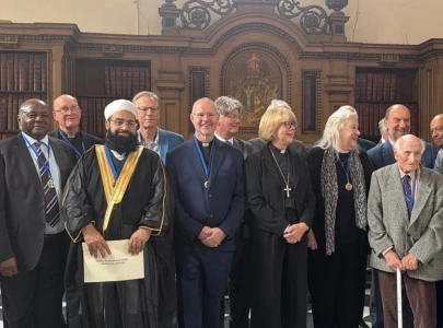 tahir ashrafi receives hubert walter award for reconciliation interfaith cooperation in london