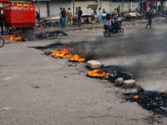 JI strike over petroleum levy shuts hundreds of markets in Karachi