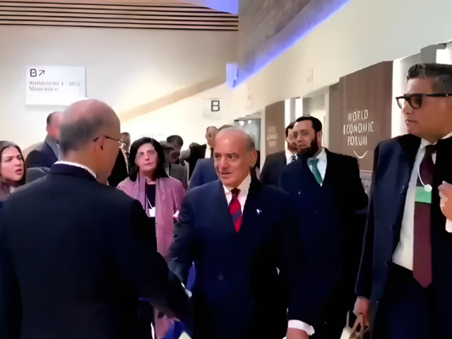 PM Shehbaz kicks off Davos engagements with meeting with Palestinian PM