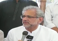 shahid khaqan abbasi addressing a press conference in karachi alongside former finance minister miftah ismail and other party leaders photo screengrab
