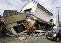 buildings that collapsed after an earthquake with a magnitude of 7 1 struck japan s southern kumamoto prefecture in yatsushiro city japan photo reuters