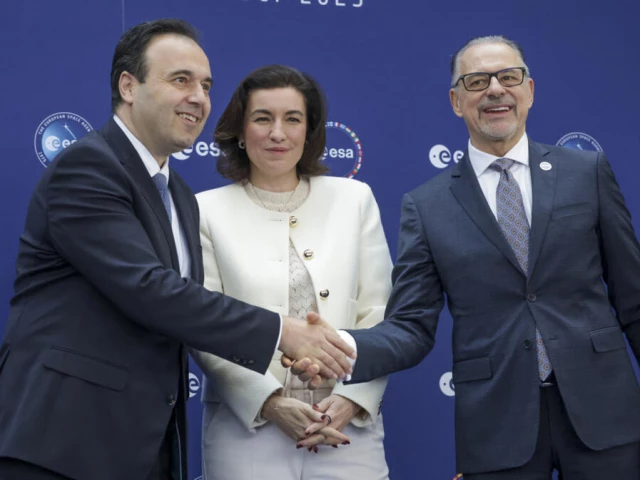 esa chief josef aschbacher right with greek digital governance minister dimitris papastergiou and german s aerospace minister dorothee baer meet during the european space agency s ministerial meeting held in the german city of bremen on thursday photo afp