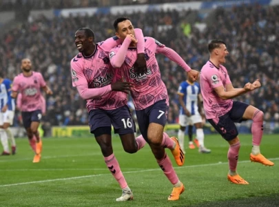 everton forest rise out of relegation zone