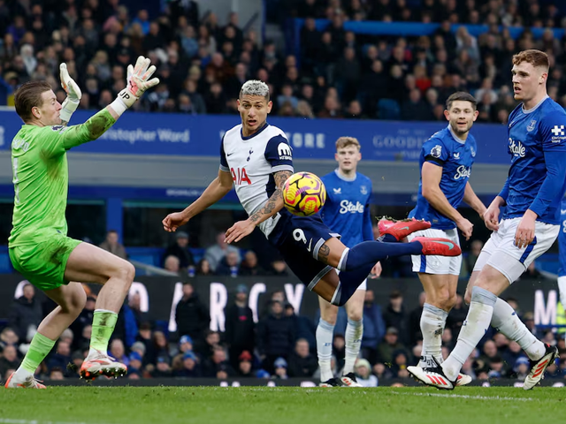 tottenham hotspur s richarlison in action with everton s jordan pickford and jake o brien photo reuters