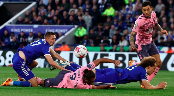 everton rescue draw at leicester everton rescue draw at leicester