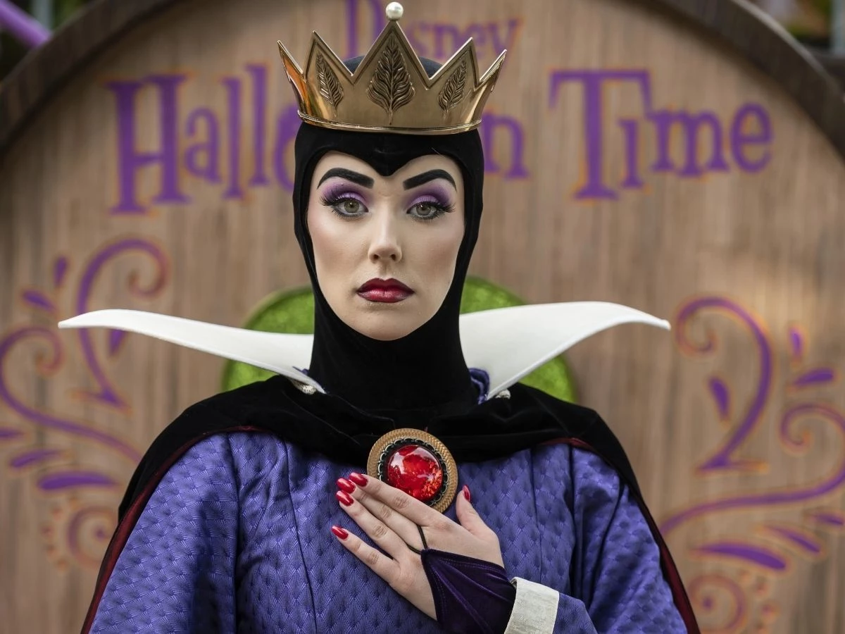 disneyland s viral evil queen shares her side of alleged firing