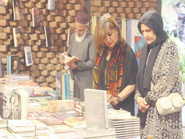 people browse through books at the adab festival on sunday photo nni people browse through books at the adab festival on sunday photo nni