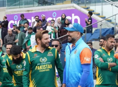 cricket fans can win a fully paid trip with legends