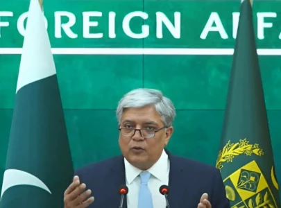 pakistan reviewing us aid suspension in talks with us officials