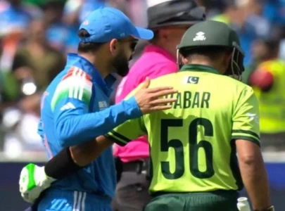 pak vs ind babar kohli share warm hug during match