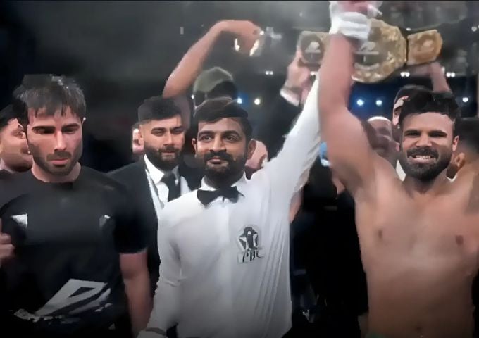 Rahim Pardesi beats Feroze Khan in boxing showdown | The Express Tribune