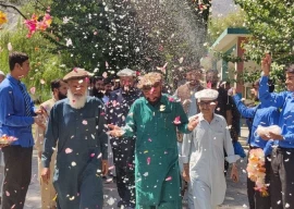 students honour retiring teacher in a unique way after 25 years students honour retiring teacher in a unique way after 25 years